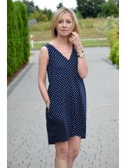 MIRANDA - Cotton dress with v-neckline - navy blue in polka dots