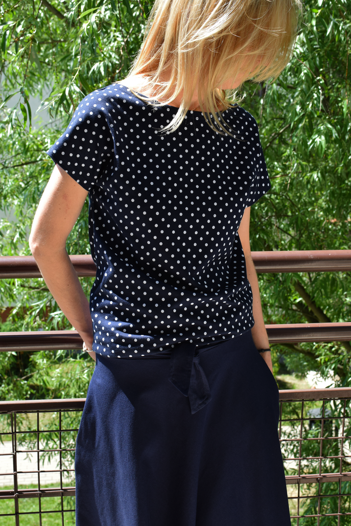 FOCUS - knitted women's without a pocket - navy blue in polka - (www.shopsisters.eu)