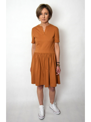 PAMELA - Baumwollkleid in der Taille geschnitten - Karamell